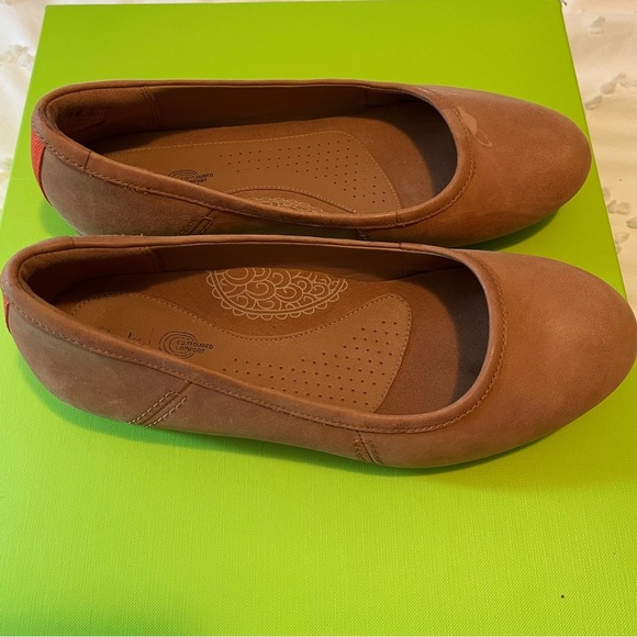 Clark’s Canebay Plain Tan Leather Flats - Picture 6 of 16